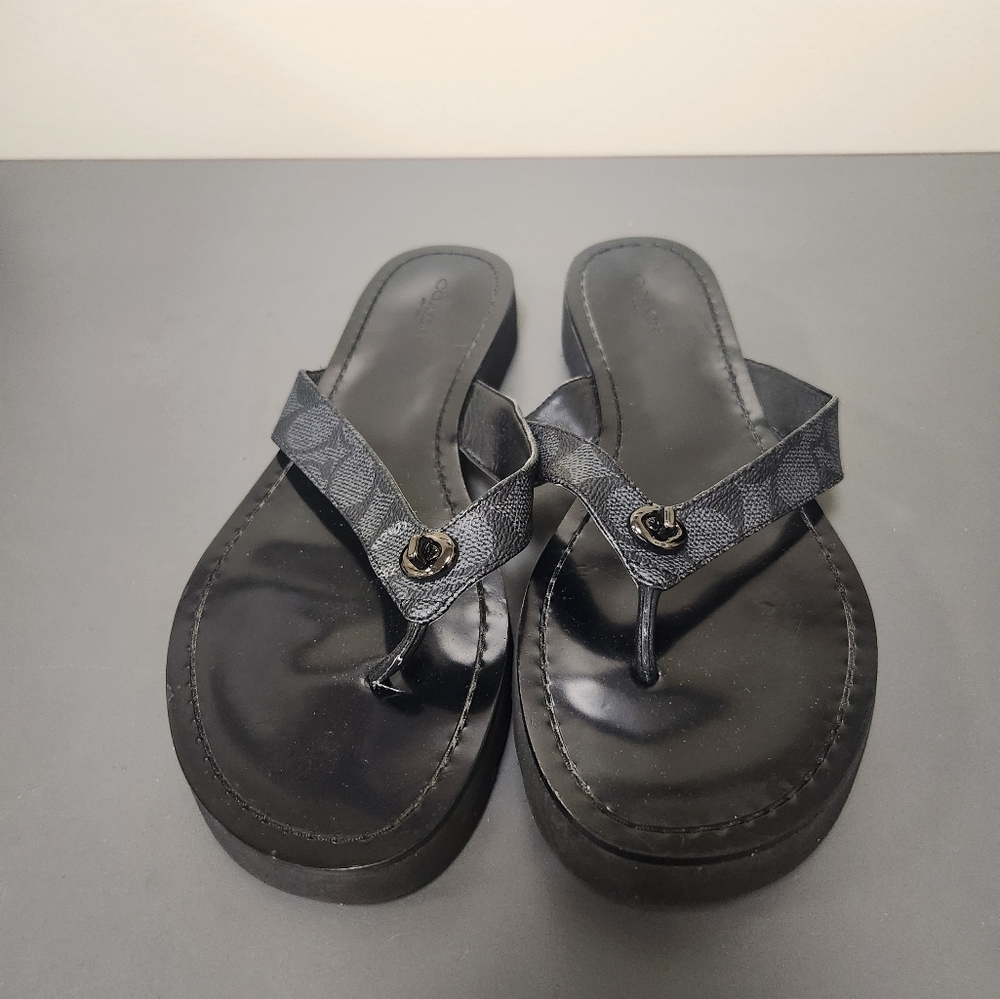 Coach Shelly Turn lock details Flip Flop Black Sz 39.5